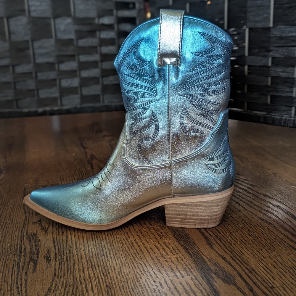 ShuShop Blue and Tan Heeled Boots with Western Flair